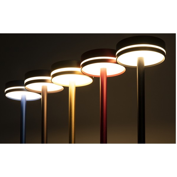 ĮKRAUNAMAS STALO ŠVIESTUVAS „TouchGlow“ aukso splavos