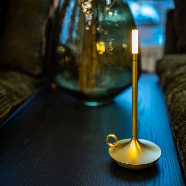 ĮKRAUNAMAS ŠVIESTUVAS ŽVAKĖ aukso spalvos