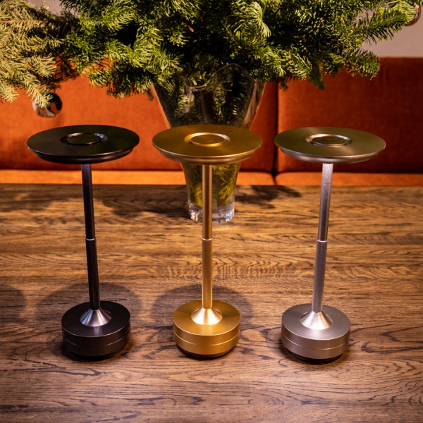 ĮKRAUNAMAS BELAIDIS STALO ŠVIESTUVAS aukso spalvos