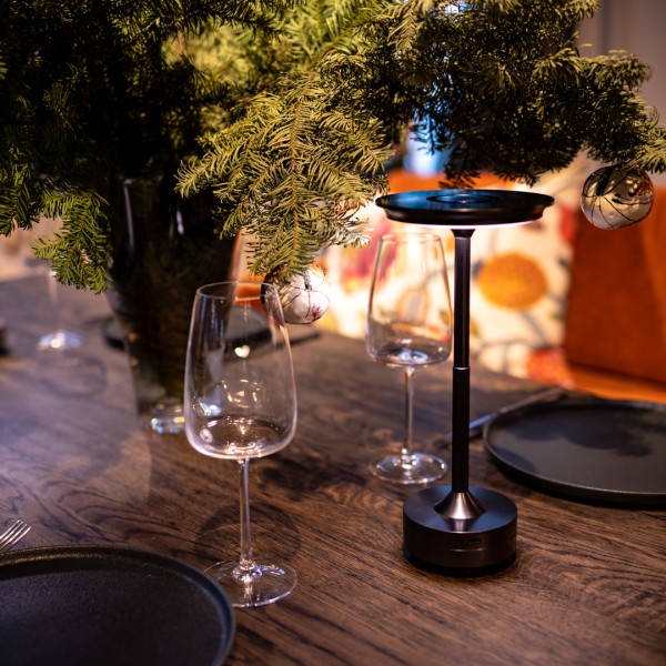 ĮKRAUNAMAS BELAIDIS STALO ŠVIESTUVAS aukso spalvos