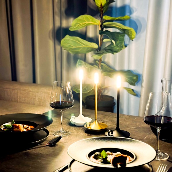 ĮKRAUNAMAS ŠVIESTUVAS ŽVAKĖ juodas