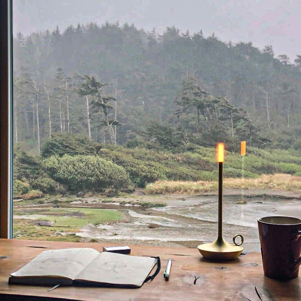 ĮKRAUNAMAS ŠVIESTUVAS ŽVAKĖ juodas